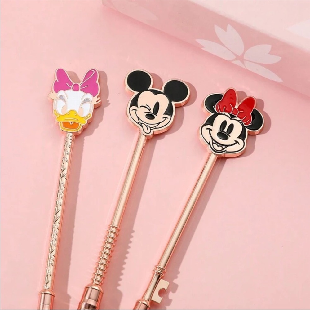 Disney Mickey and Friends Makeup Brush Set - Picture 4 of 13